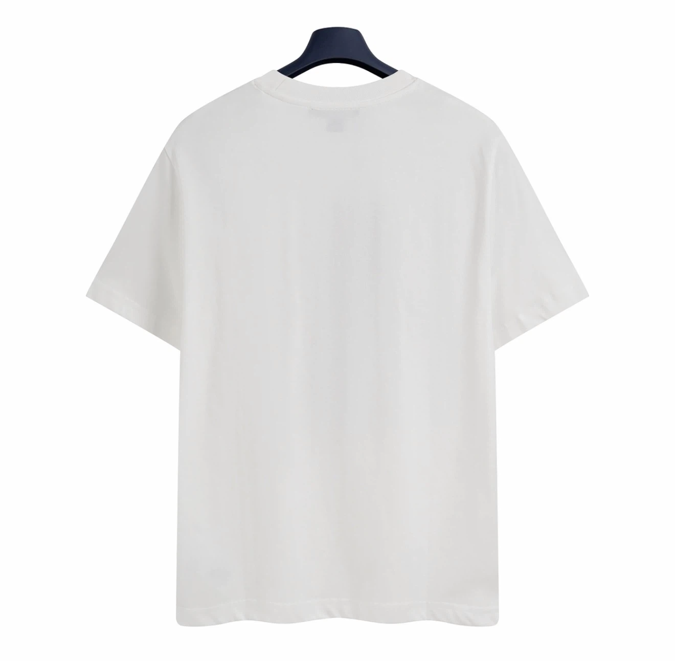 Louis Vuitton White T-Shirt with Gold Chain Detail - photo 2