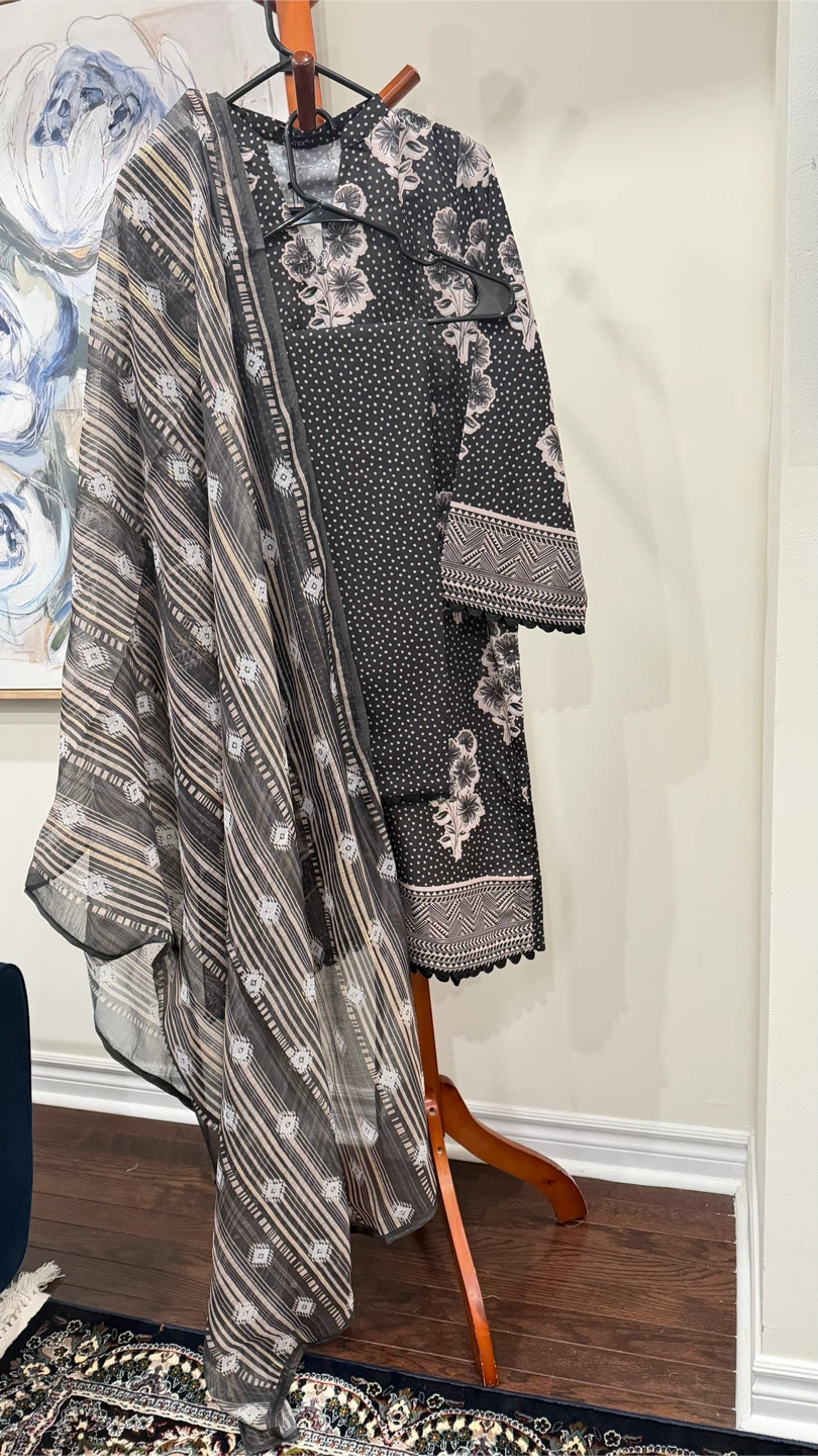 Women's 3-Piece Black Floral Print Suit with Dupatta - photo 4