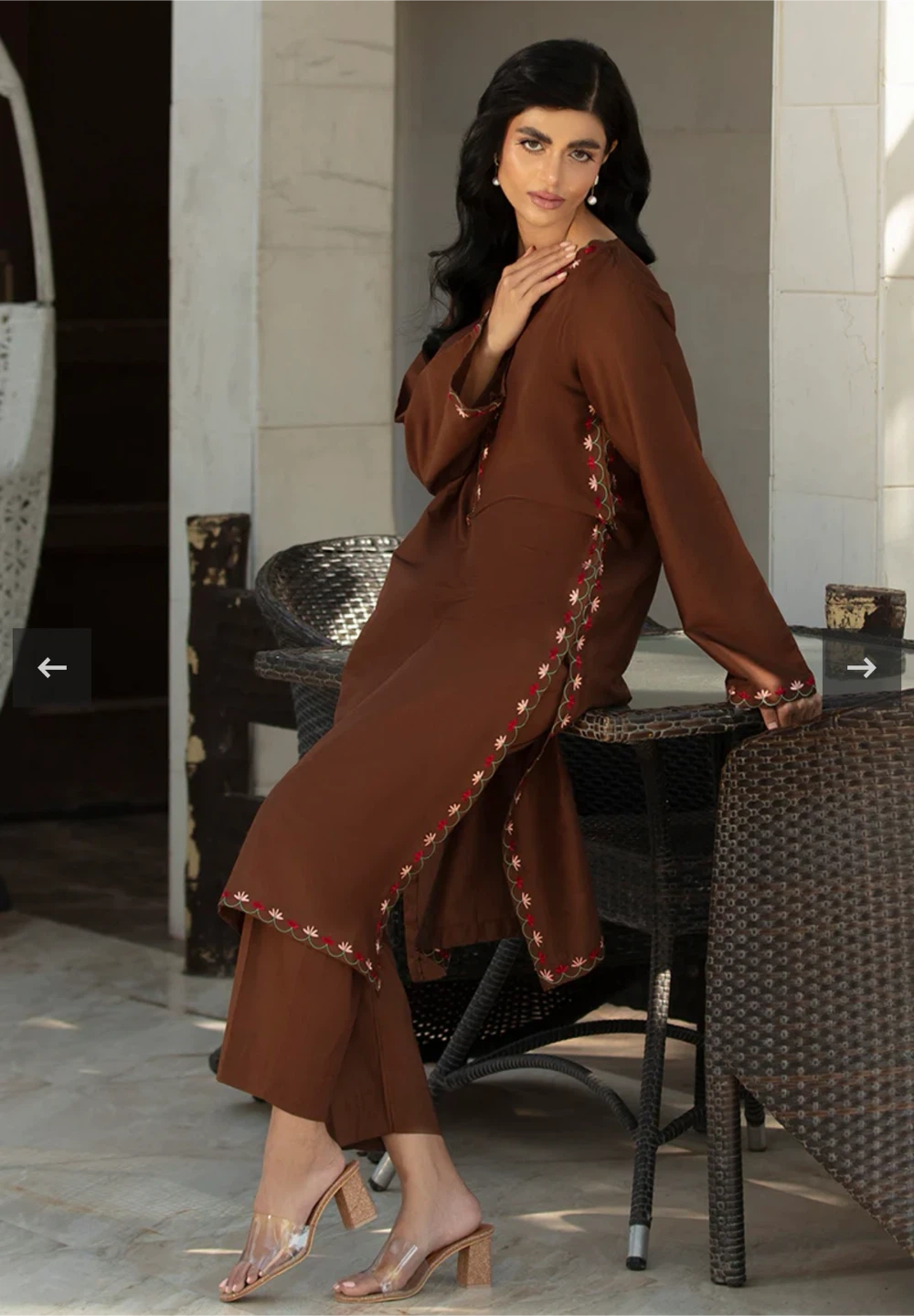 Brown Embroidered lawn Kurta and Pants Set - photo 2