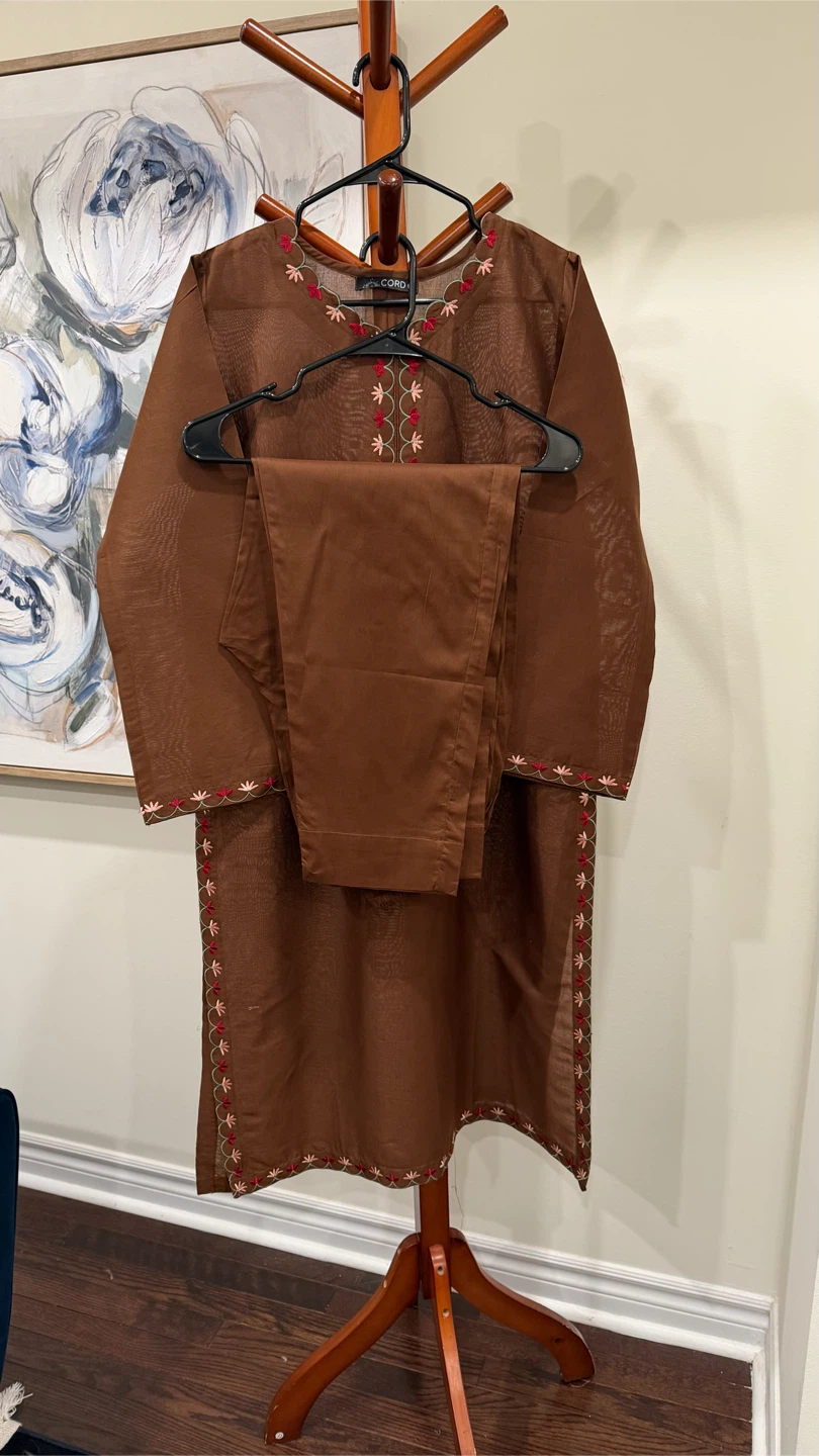 Brown Embroidered lawn Kurta and Pants Set - photo 5
