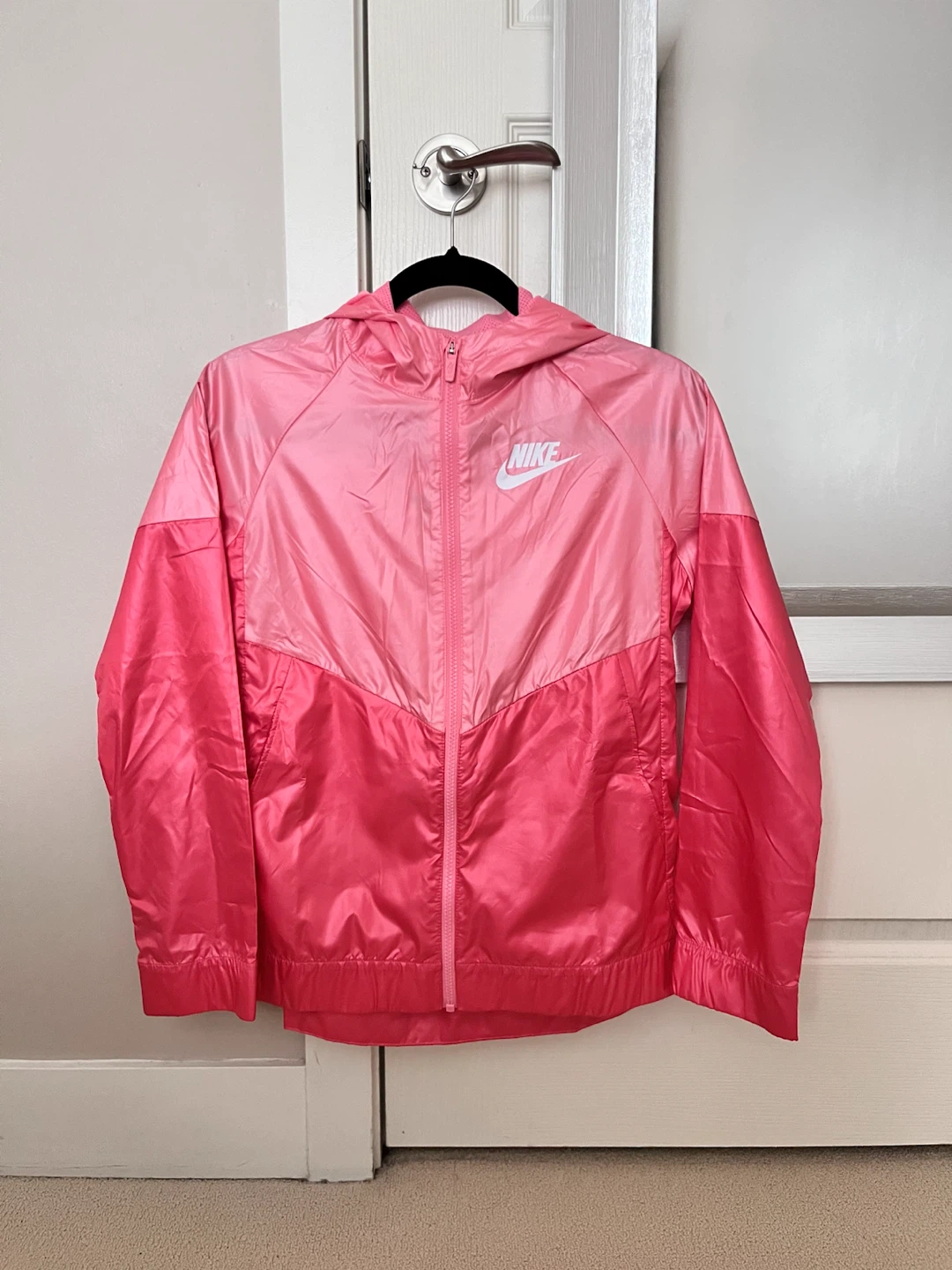 Nike Windrunner Jacket in Coral/Pink (Size XL Youth)