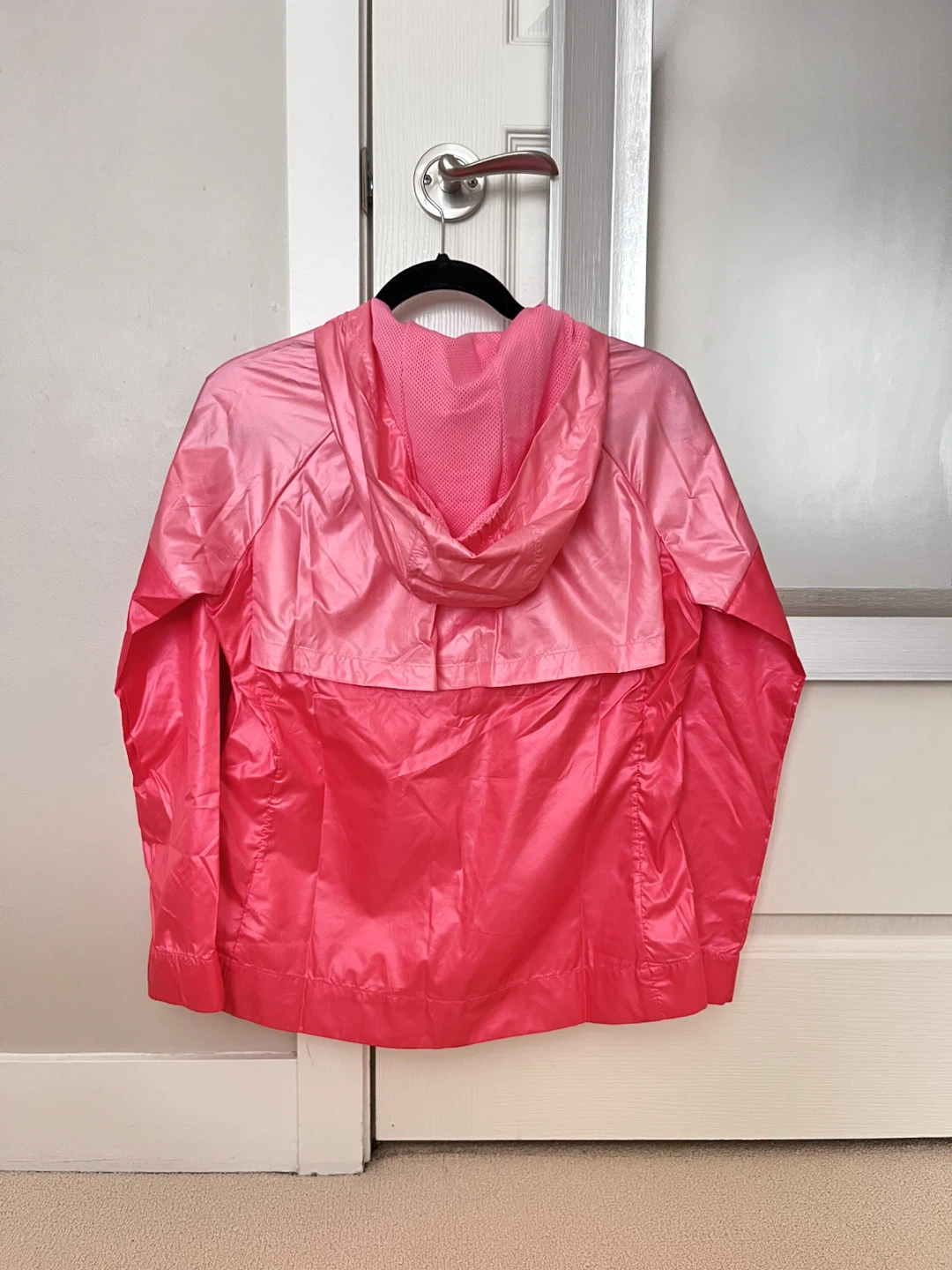 Nike Windrunner Jacket in Coral/Pink (Size XL Youth) - photo 2