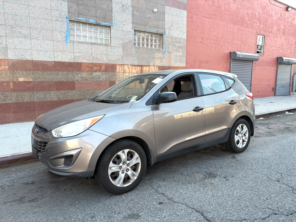 2012 Hyundai Tuscan GL sport