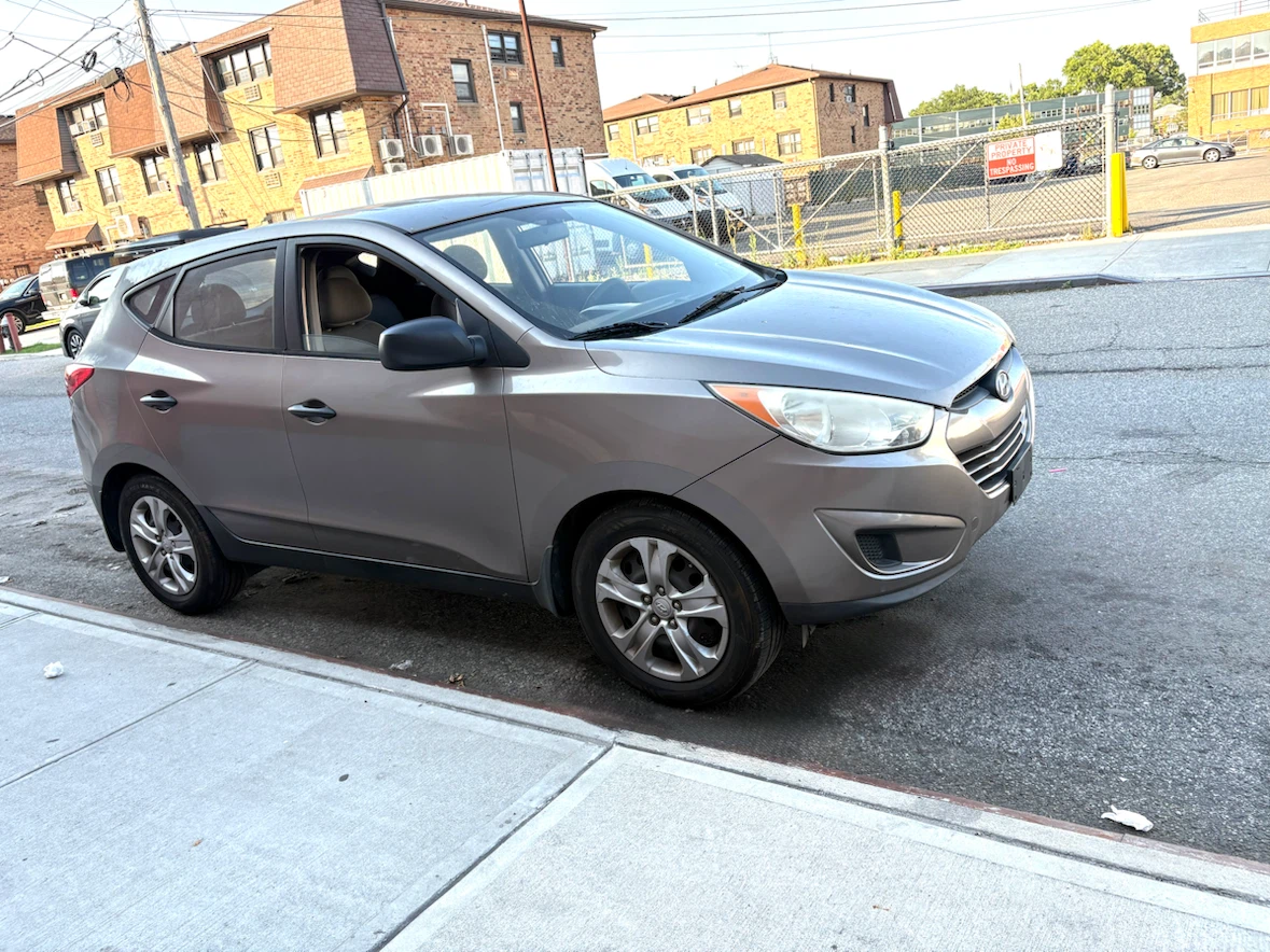 2012 Hyundai Tuscan GL sport - photo 2
