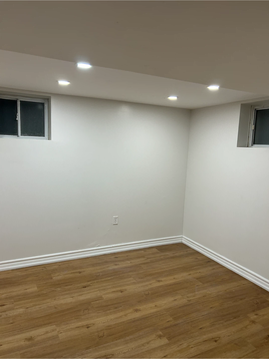 2 bedrooms basement apartment in Port Credit area for rent - photo 4