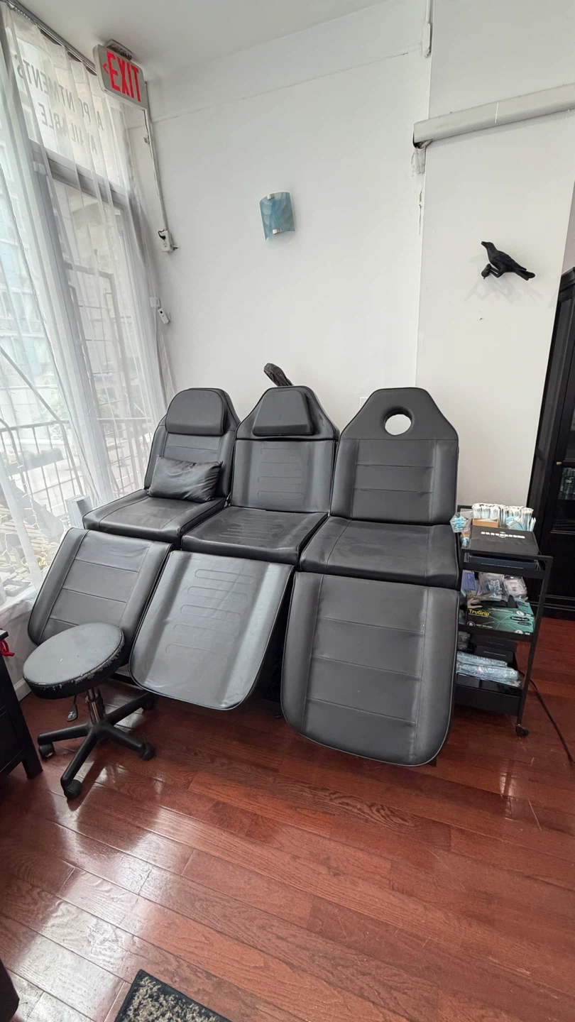 Free Tattoo / Massage electric bed