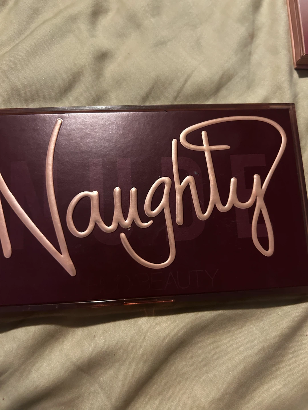 HUDA BEAUTY Naughty Nude Eyeshadow Palette