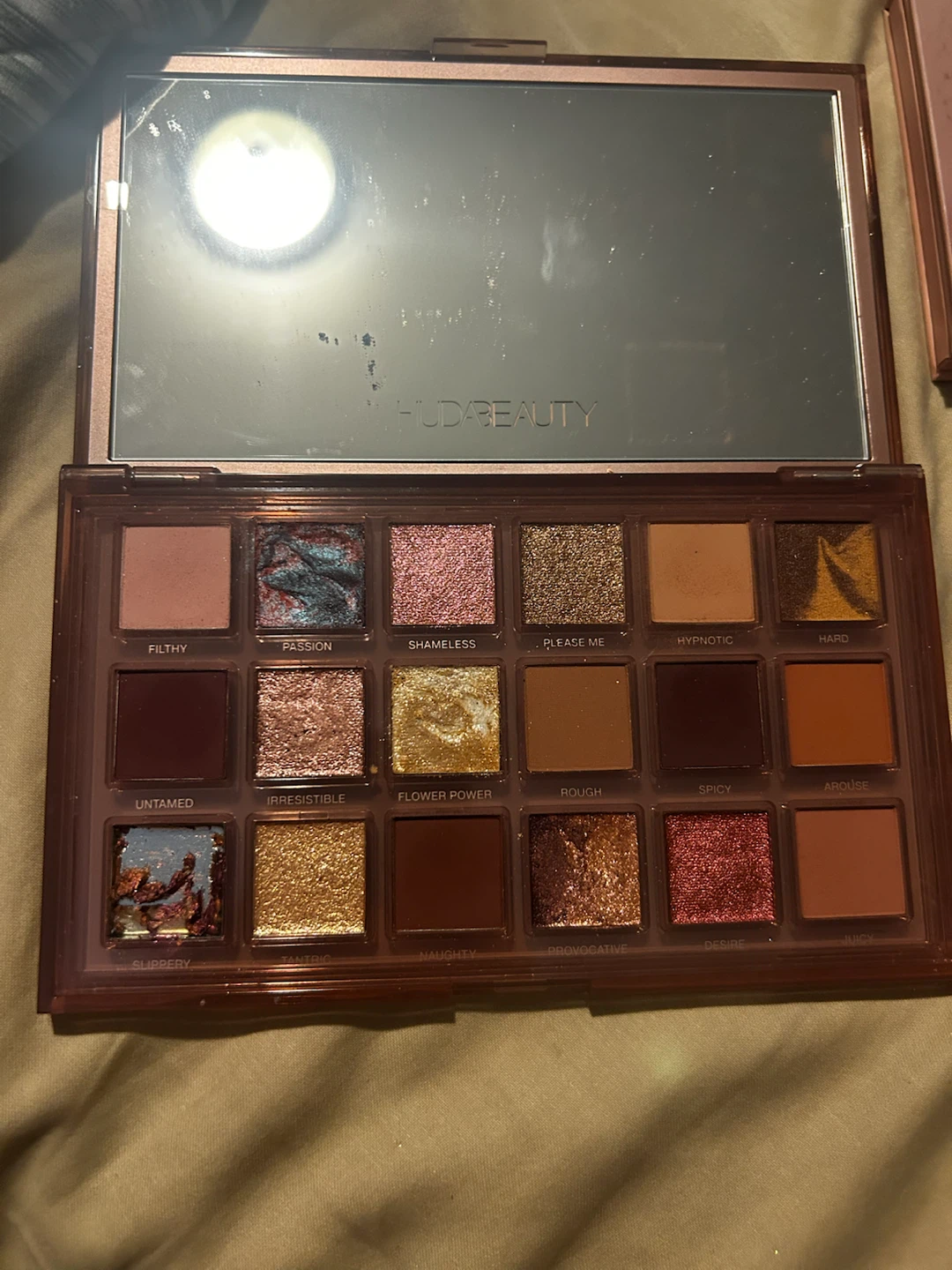 HUDA BEAUTY Naughty Nude Eyeshadow Palette - photo 2