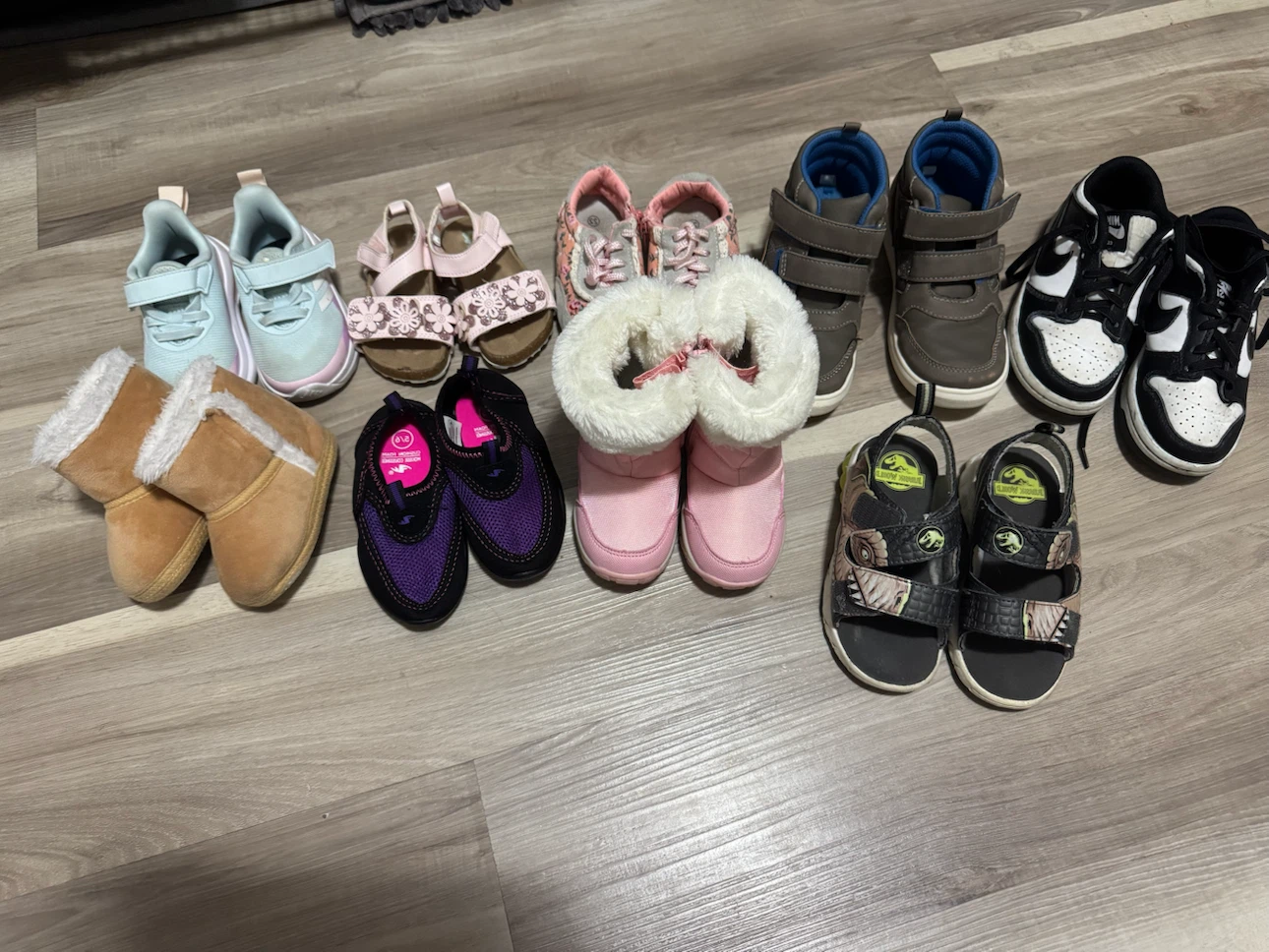 Kids' shoes