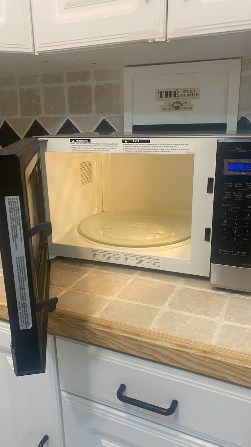 Microwave - Panasonic (Model NN-ST696 S) - photo 2