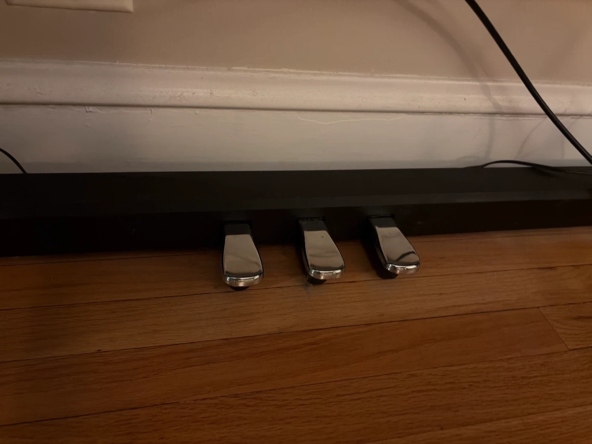 Roland F-140R Digital Piano