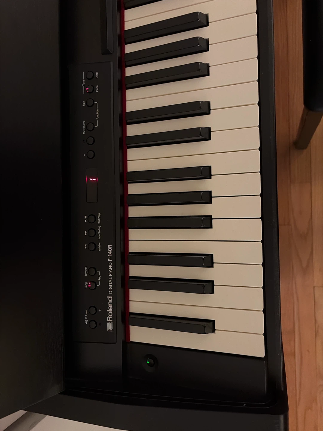 Roland F-140R Digital Piano - photo 2