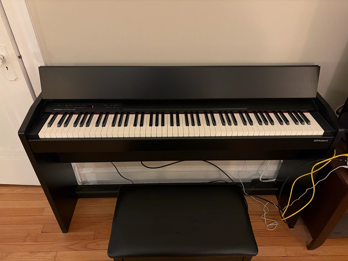 Roland F-140R Digital Piano - photo 3