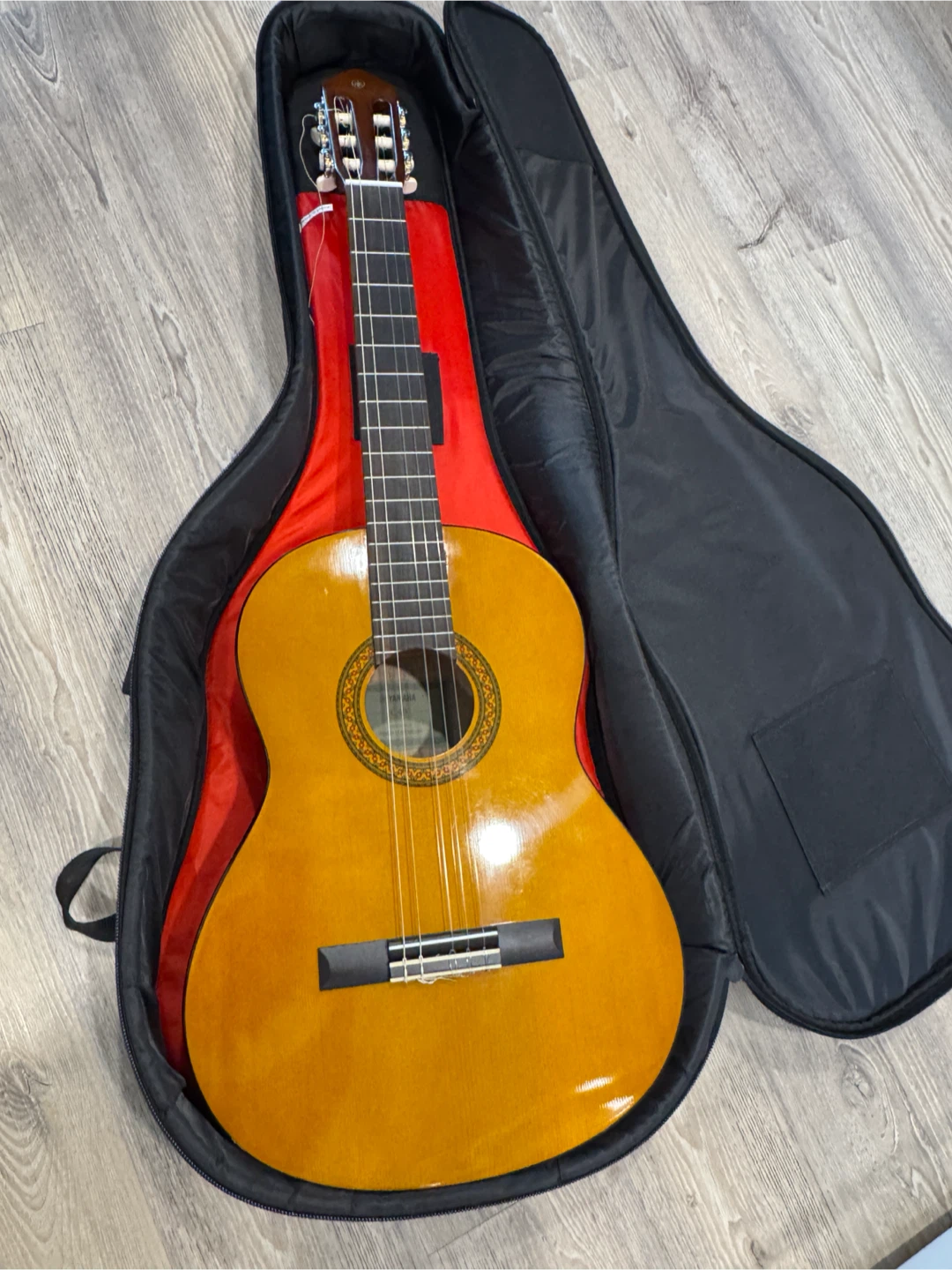 Yamaha C40 Classical Guitar – Great Beginner Package