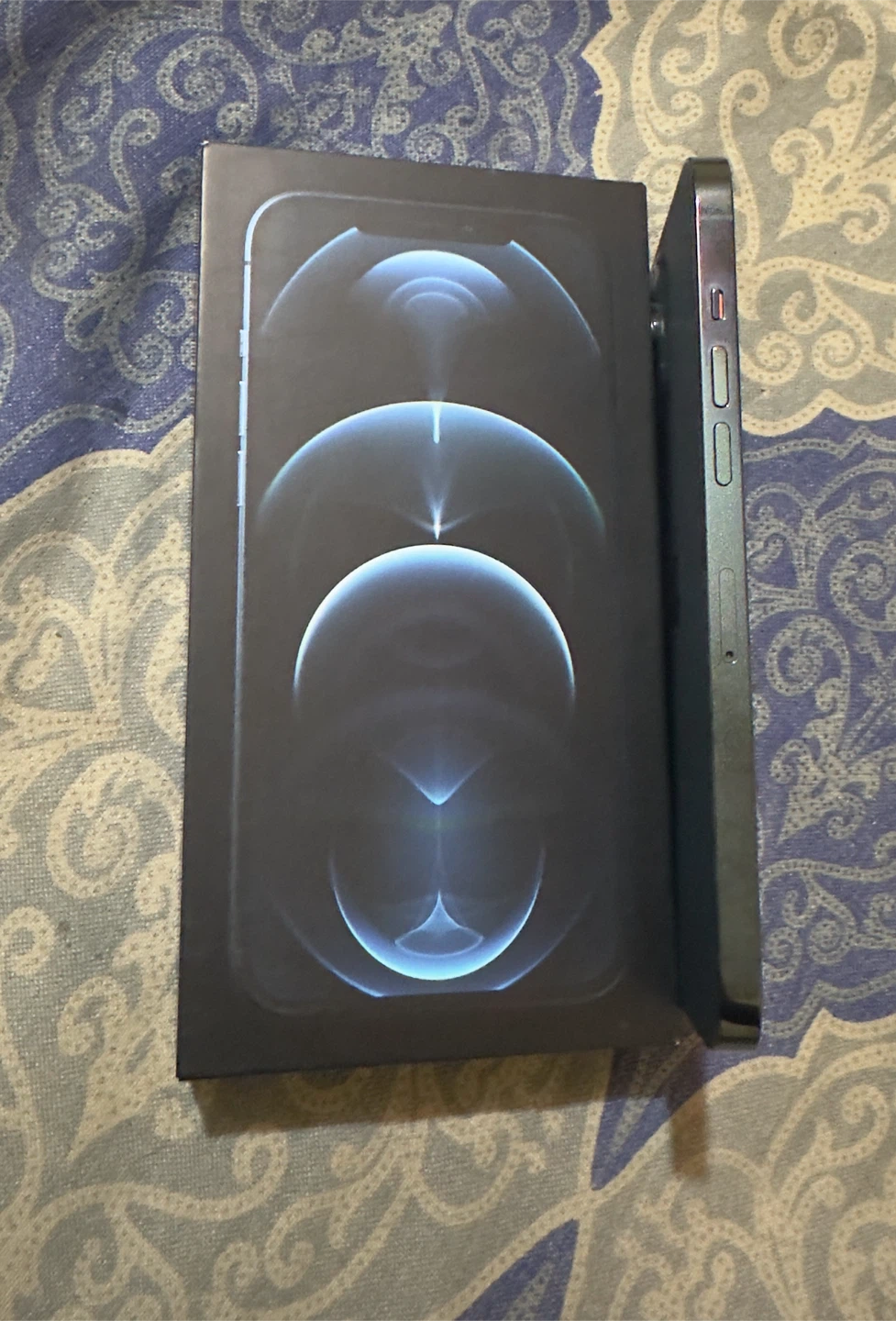 iPhone 12 Pro Max - 128 GB unlocked with original box - photo 5