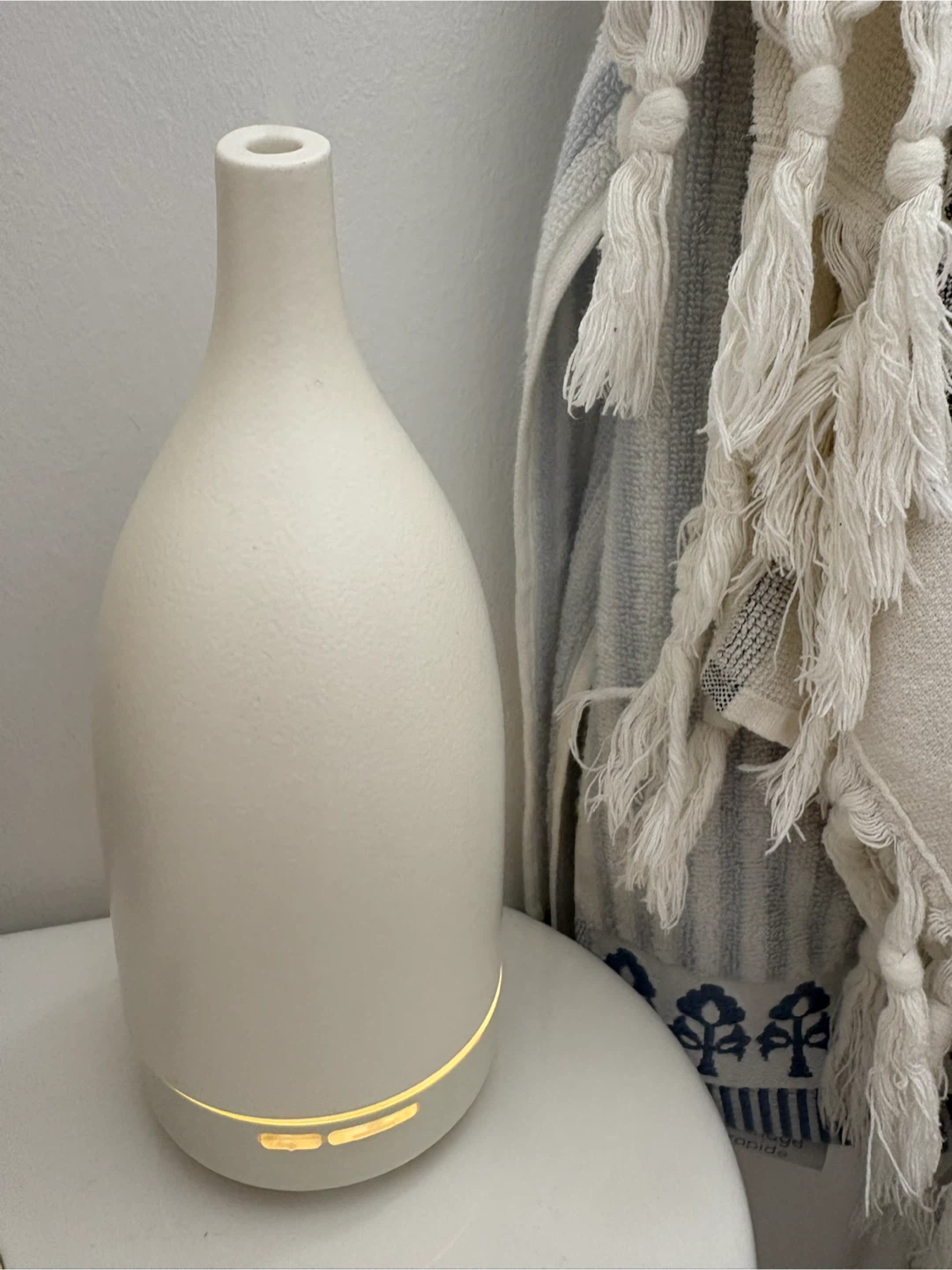 White ceramic Saje diffuser - photo 2