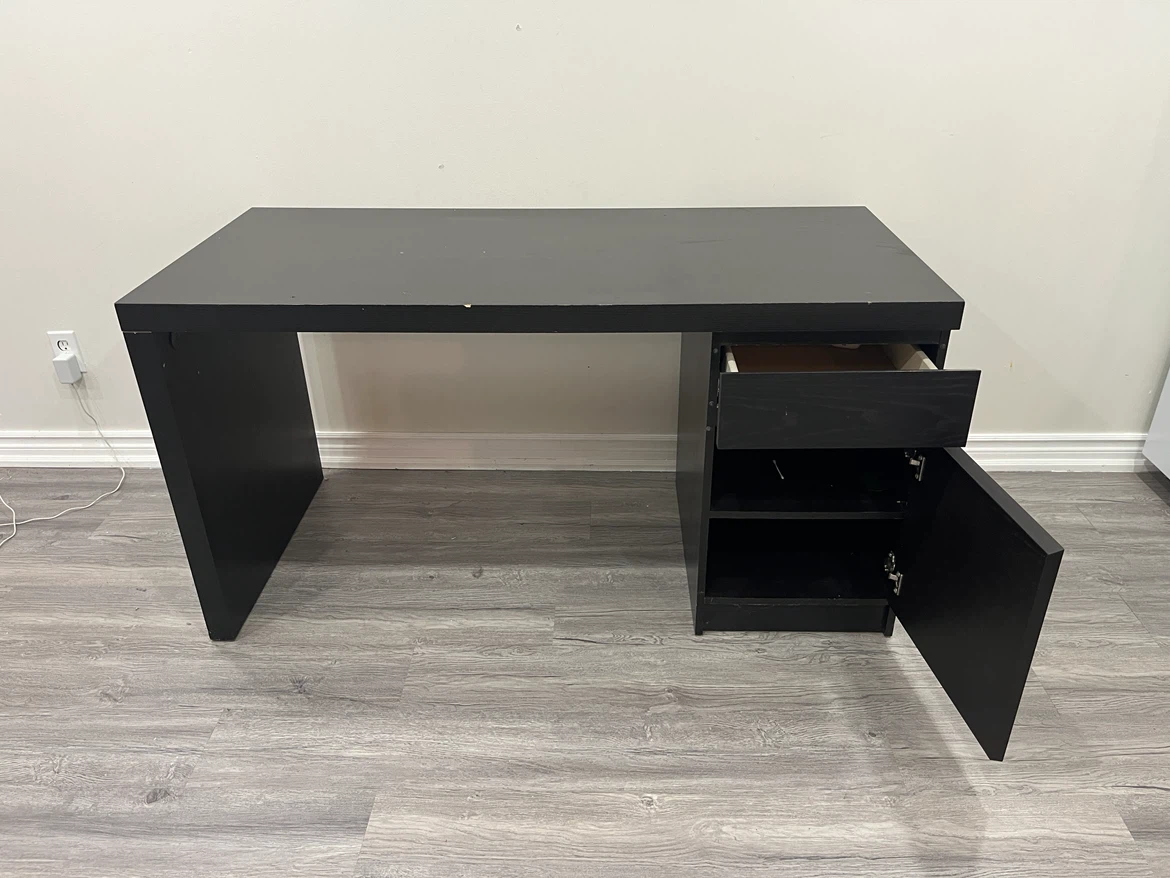 IKEA MALM Desk - Black 140x65 cm MOVING SALE - photo 2