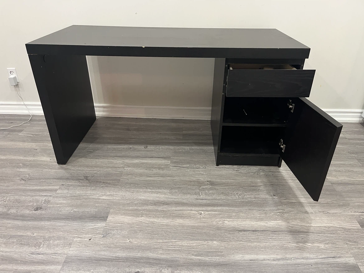 IKEA MALM Desk - Black 140x65 cm MOVING SALE - photo 3
