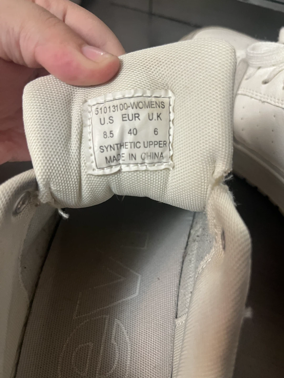 Levi's Women's White Sneakers Size 8.5 - photo 2