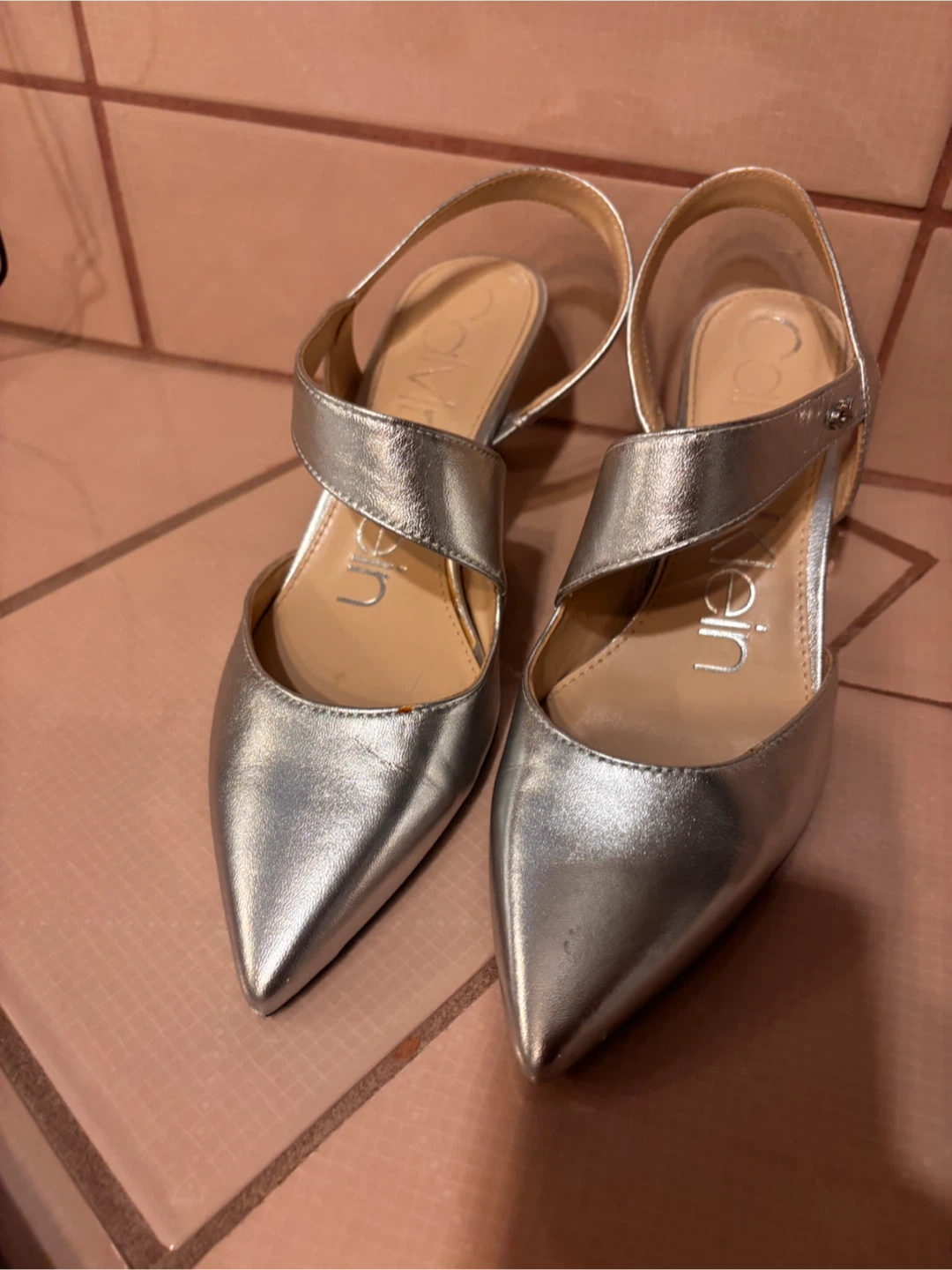 Calvin Klein Silver Slingback Heels Size 6.5 - photo 2