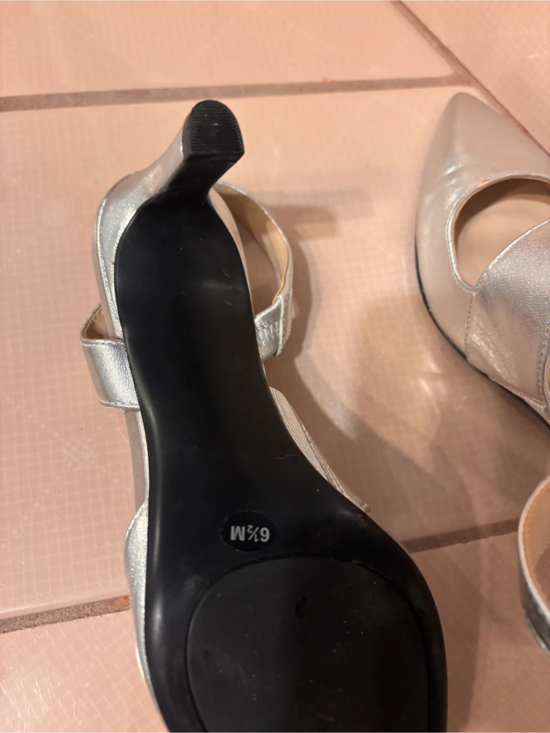 Calvin Klein Silver Slingback Heels Size 6.5 - photo 3