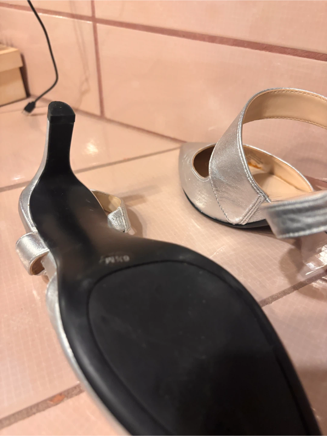 Calvin Klein Silver Slingback Heels Size 6.5 - photo 4