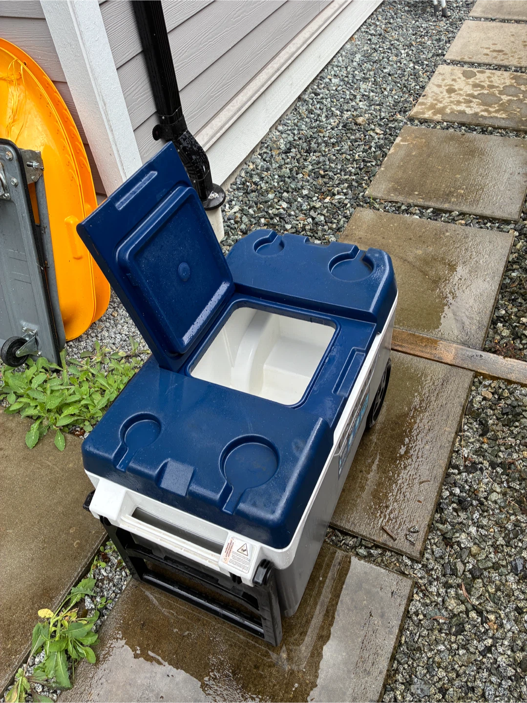 Igloo Cooler with Wheels