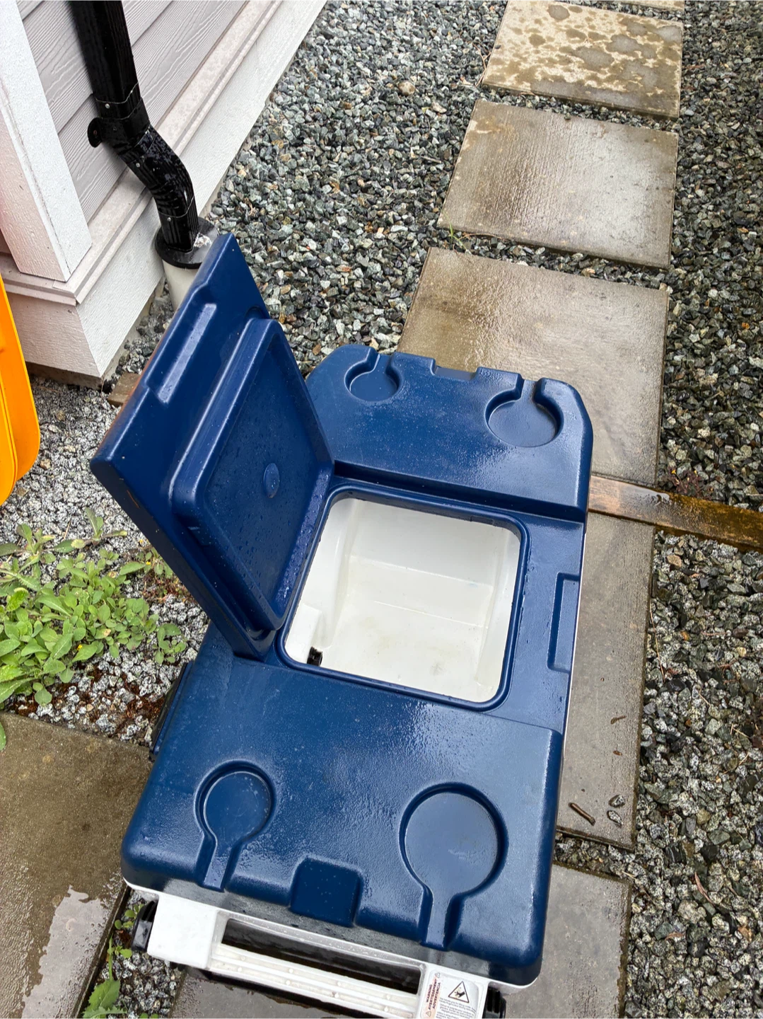 Igloo Cooler with Wheels - photo 2