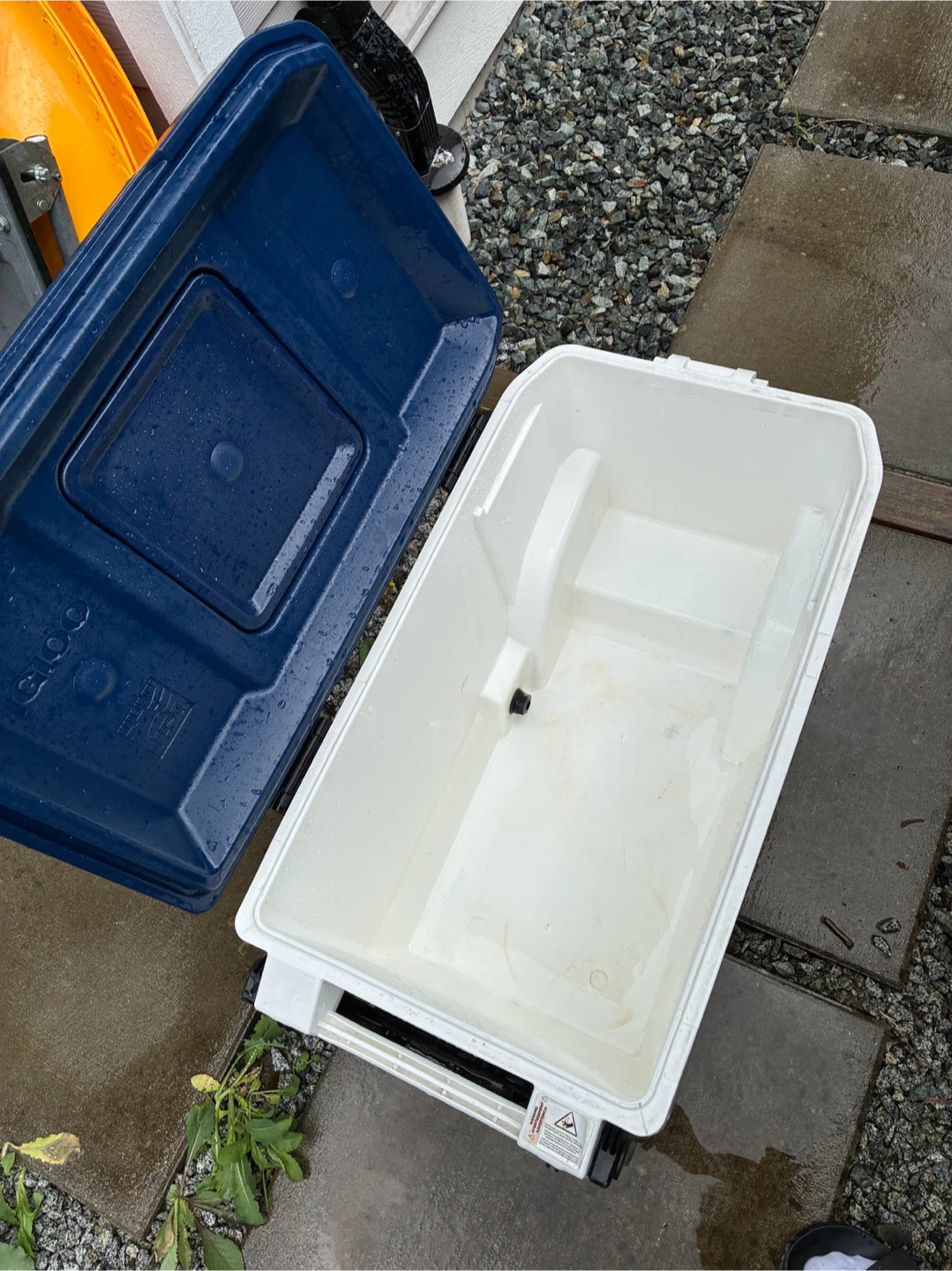 Igloo Cooler with Wheels - photo 3