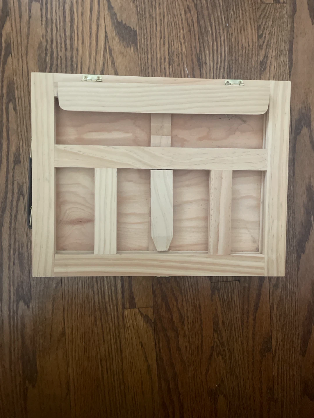 Medium sized easel