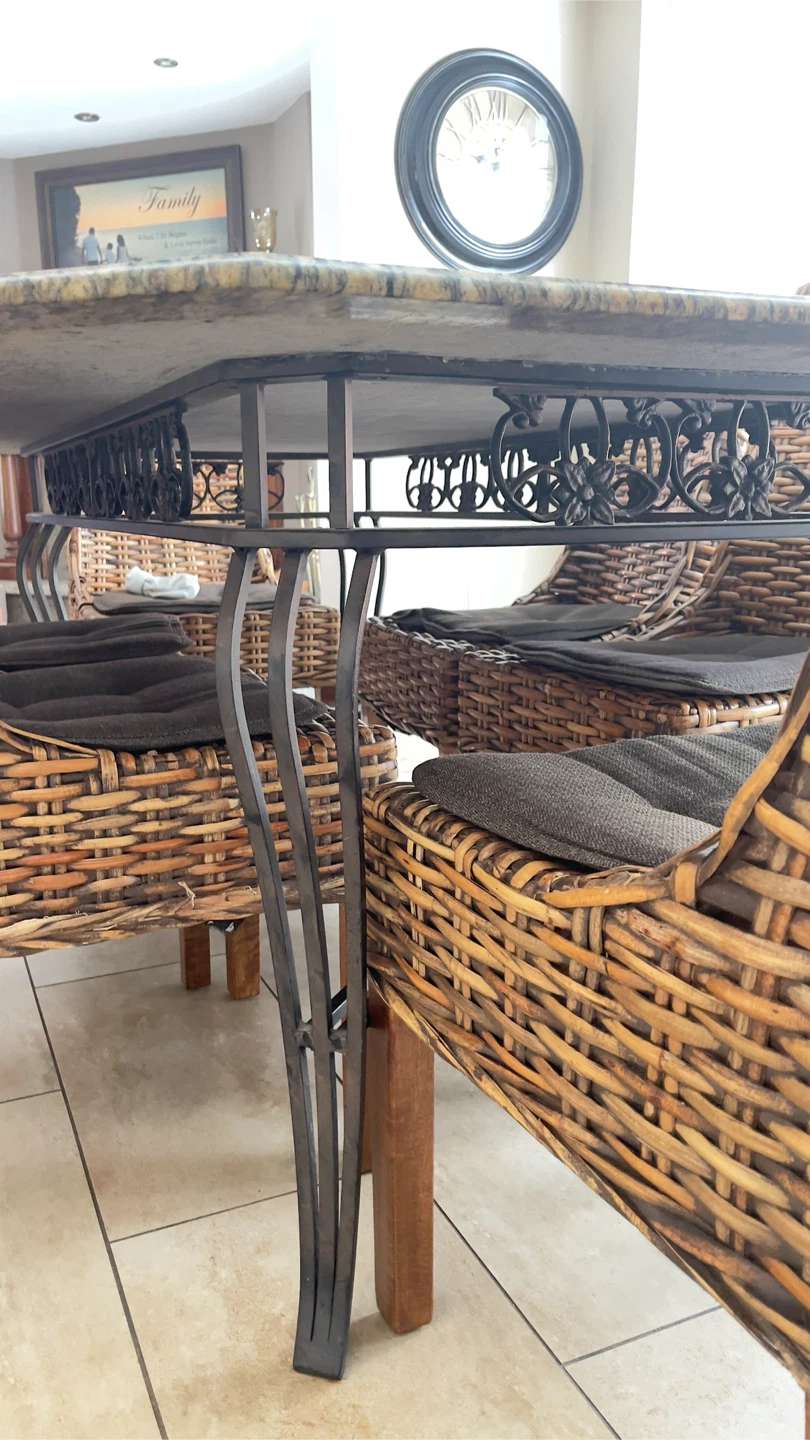Beautiful Granite Dining Table Set – 6 Wicker Chairs Included - photo 2