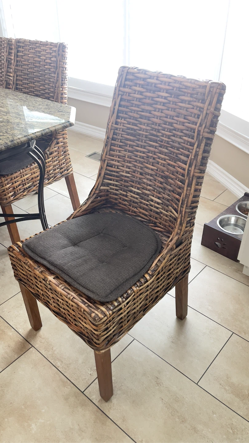 Beautiful Granite Dining Table Set – 6 Wicker Chairs Included - photo 3