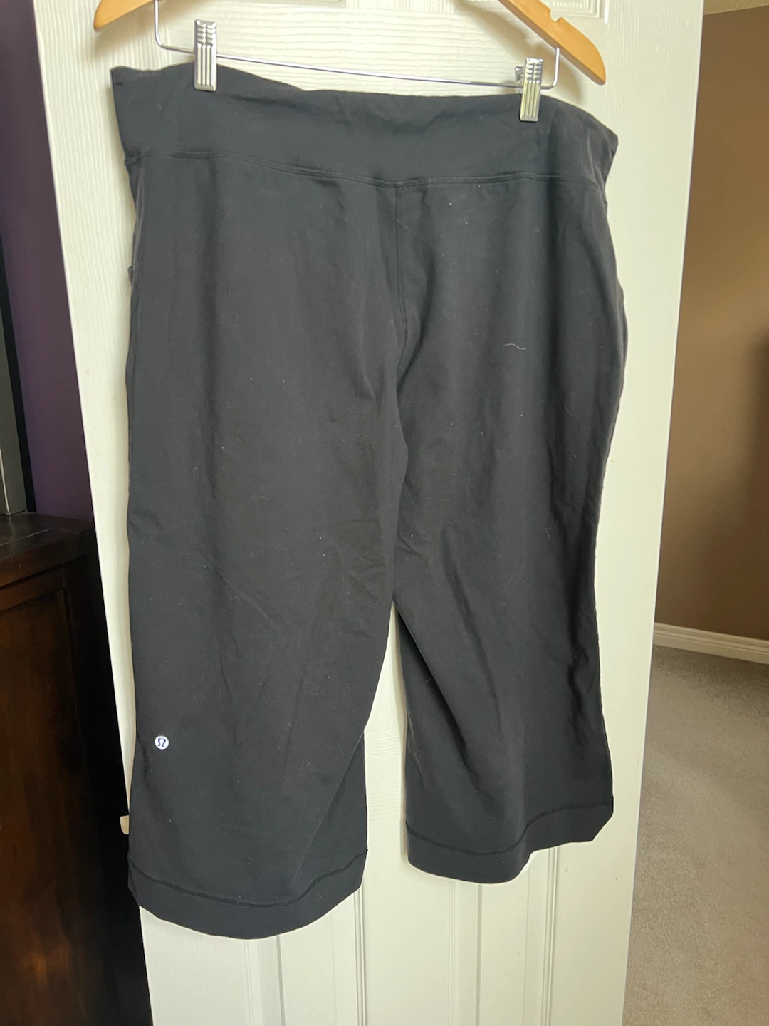 Lululemon Black Capris Size 12 - photo 2