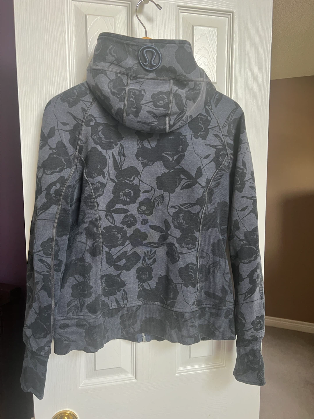 Lululemon Floral Zip-Up Hoodie size 10 - photo 2