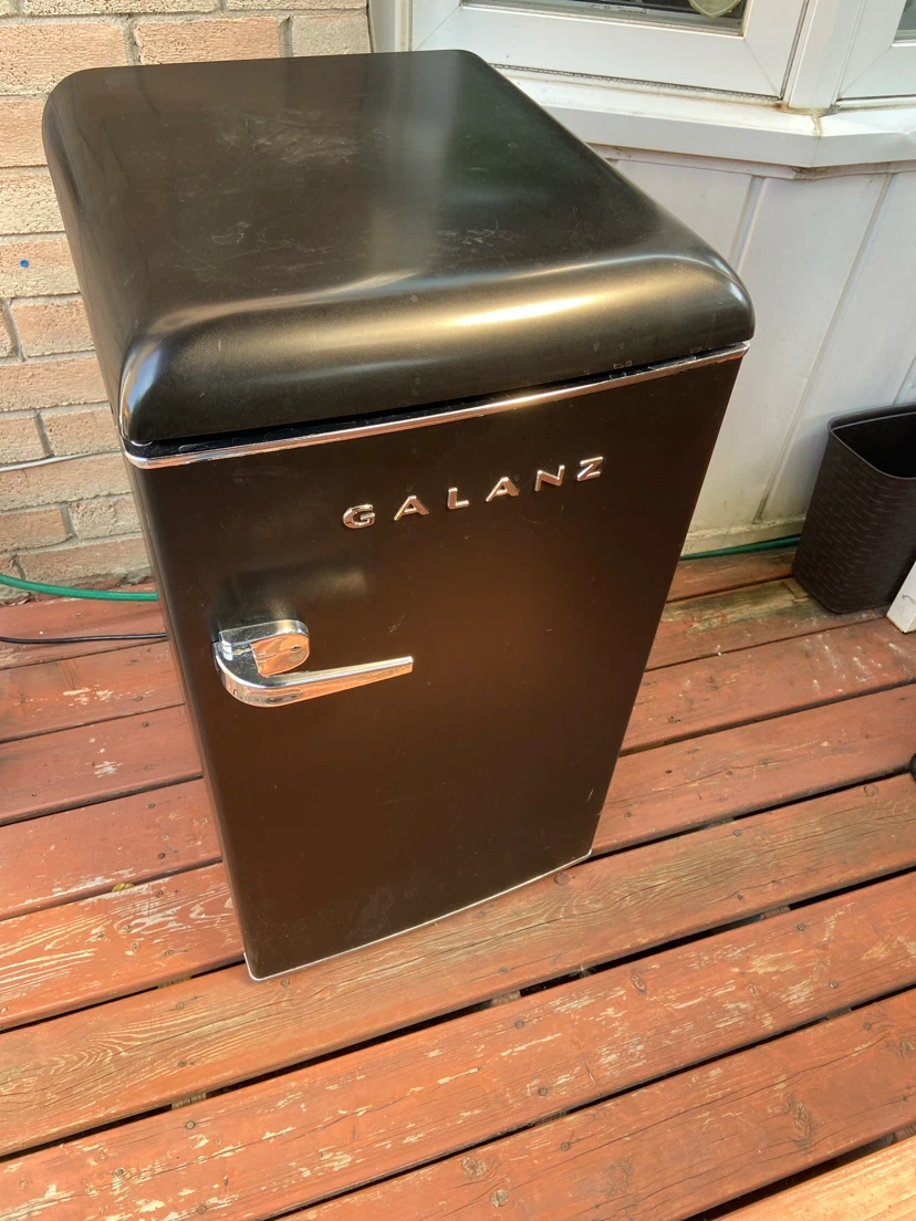 Galanz Retro Mini Fridge GLR35BKER