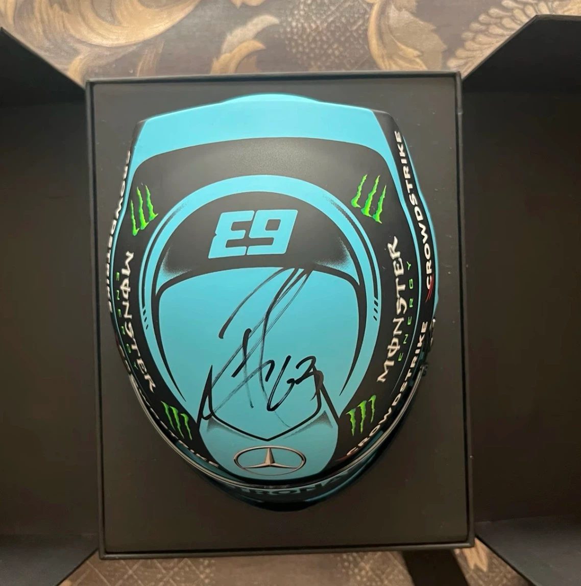 George Russell's signature helmet - photo 2