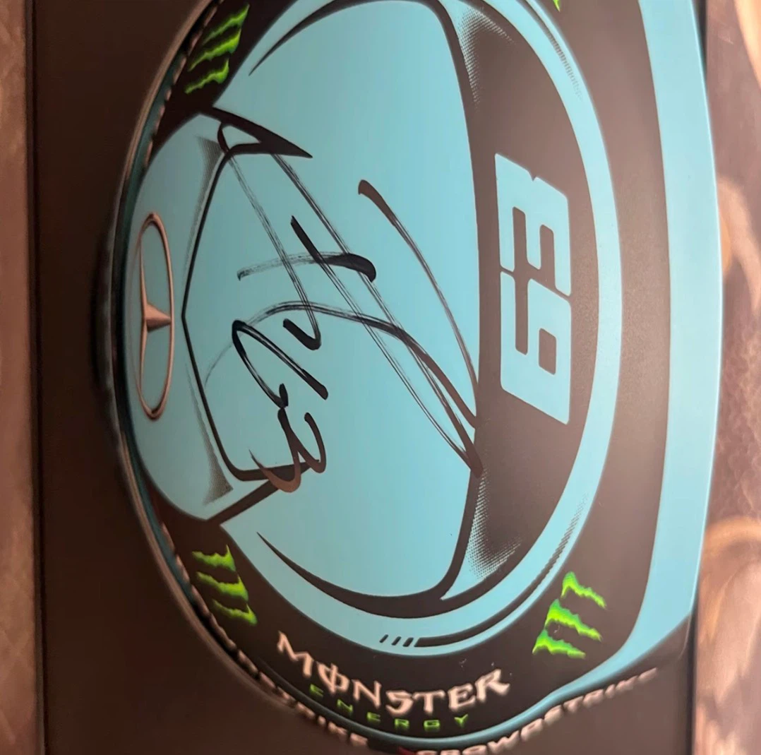 George Russell's signature helmet - photo 3