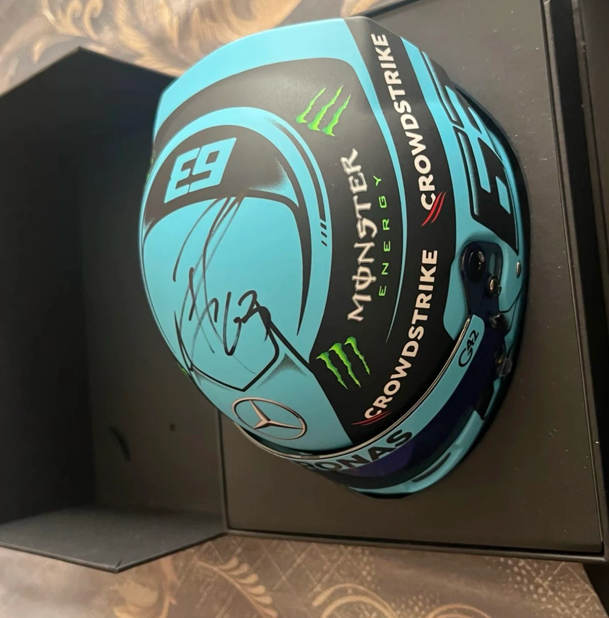 George Russell's signature helmet - photo 5