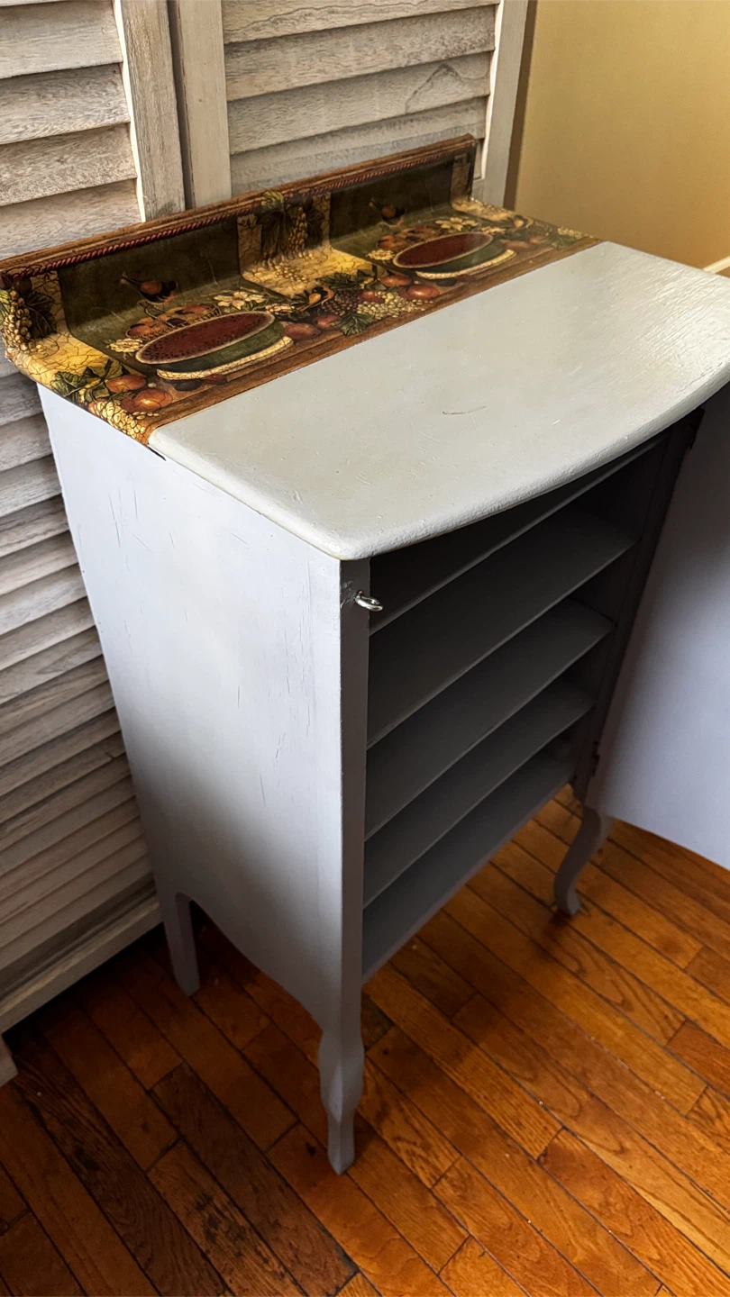 Beautiful Accent Cabinet with Shelves - photo 3