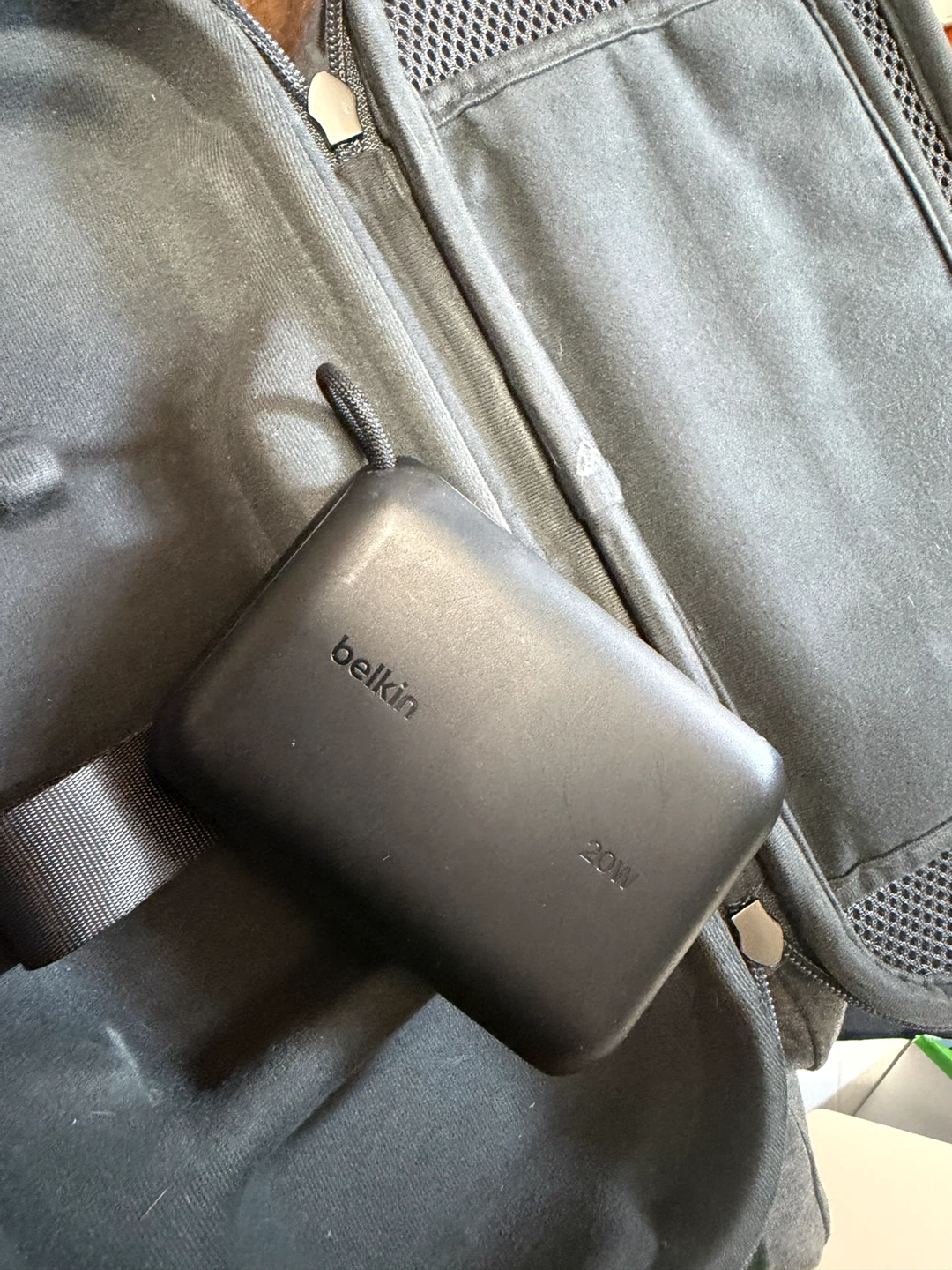 Belkin Carrying Case with 20W Power Bank for Nintendo Switch - photo 3