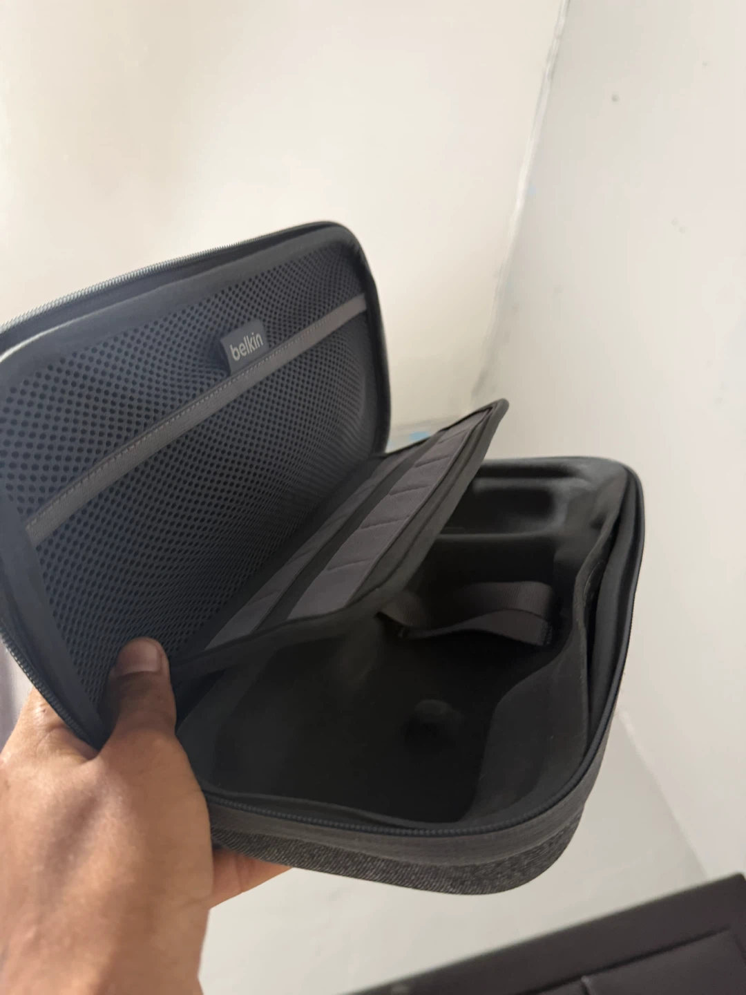 Belkin Carrying Case with 20W Power Bank for Nintendo Switch - photo 4