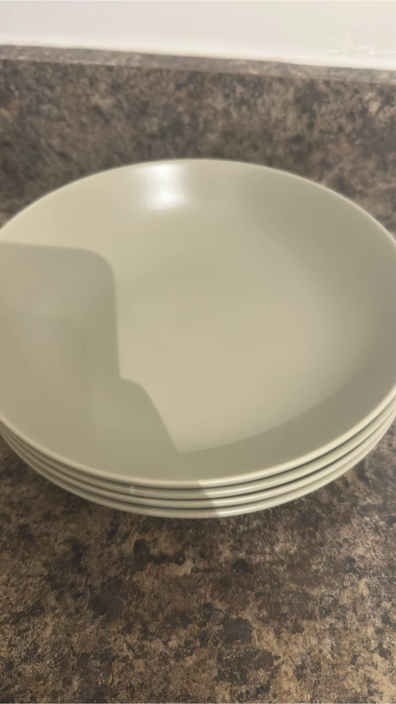 Deep plate/bowl, matte green, 23 cm (9 ").