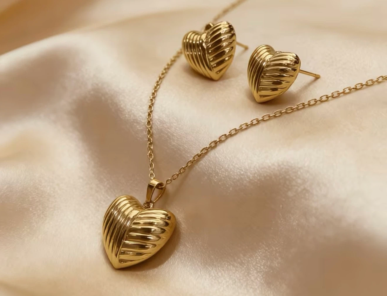 Gold Tone Heart Necklace and Earring Set non tarnish