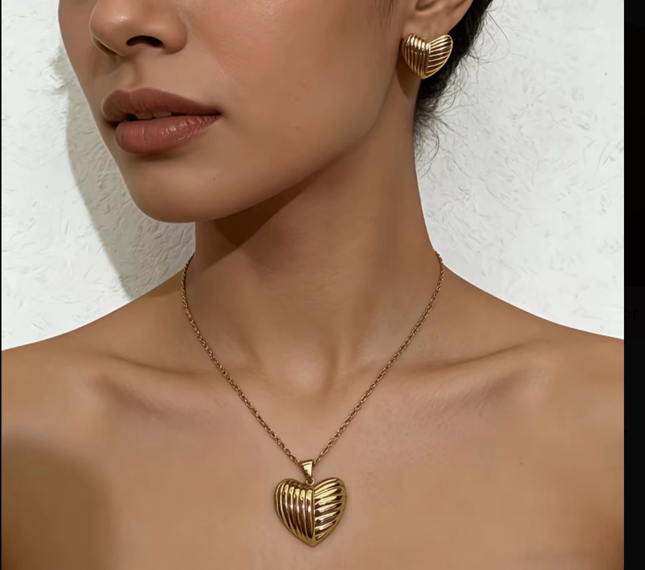 Gold Tone Heart Necklace and Earring Set non tarnish - photo 2