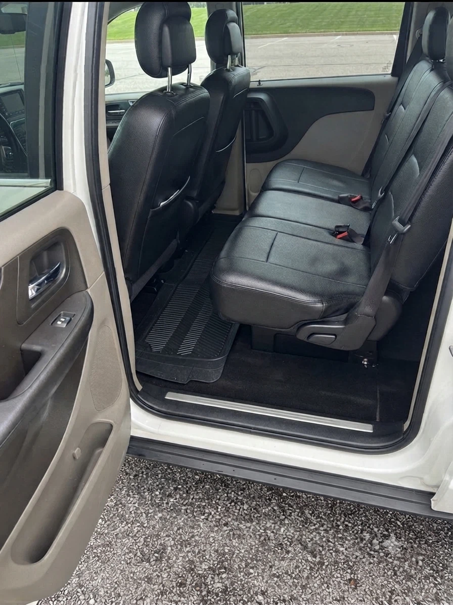 Dodge caravan - photo 5