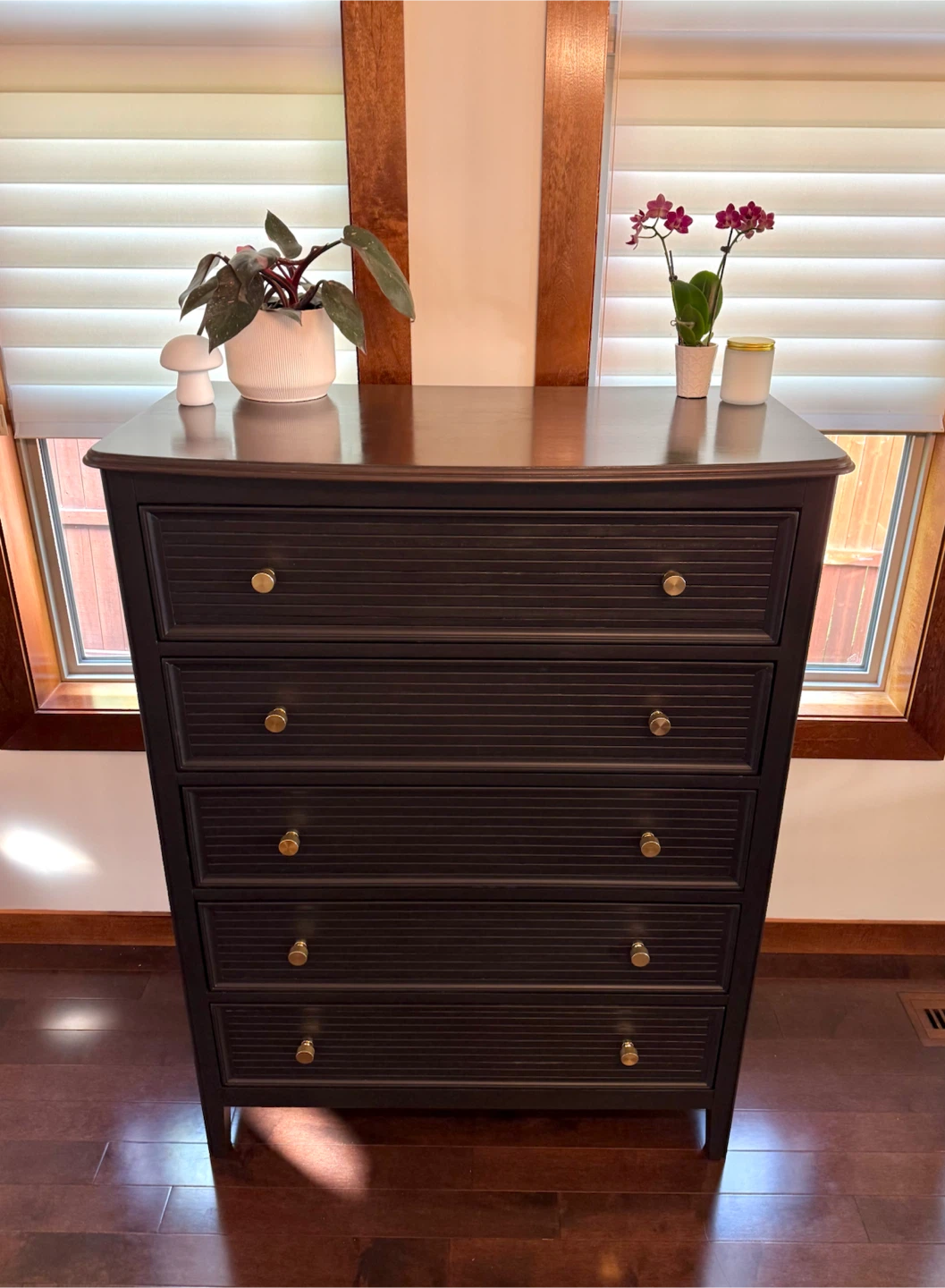 Modern Black Fluted Solid Wood Dresser - photo 2