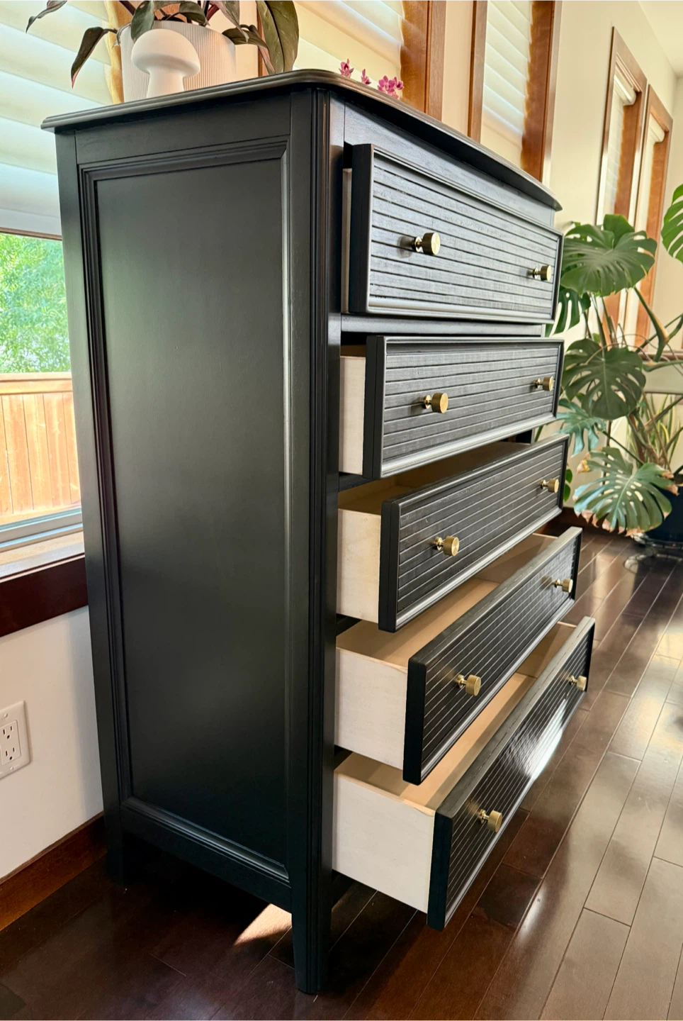 Modern Black Fluted Solid Wood Dresser - photo 5