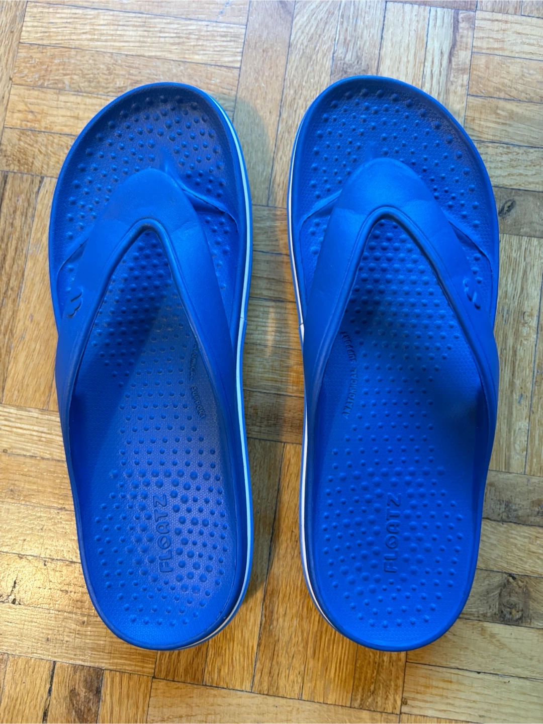 NEW beach flip flops Size 38_pickup Davisville station