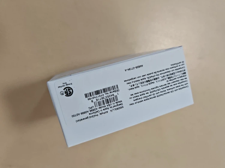Apple AirPods Pro (2nd generation) with MagSafe Charging Case - photo 2