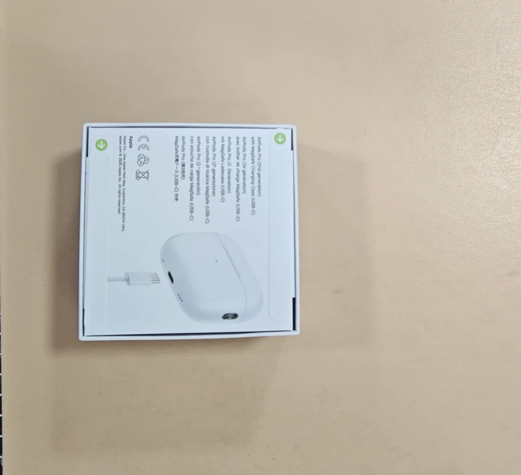 Apple AirPods Pro (2nd generation) with MagSafe Charging Case - photo 4